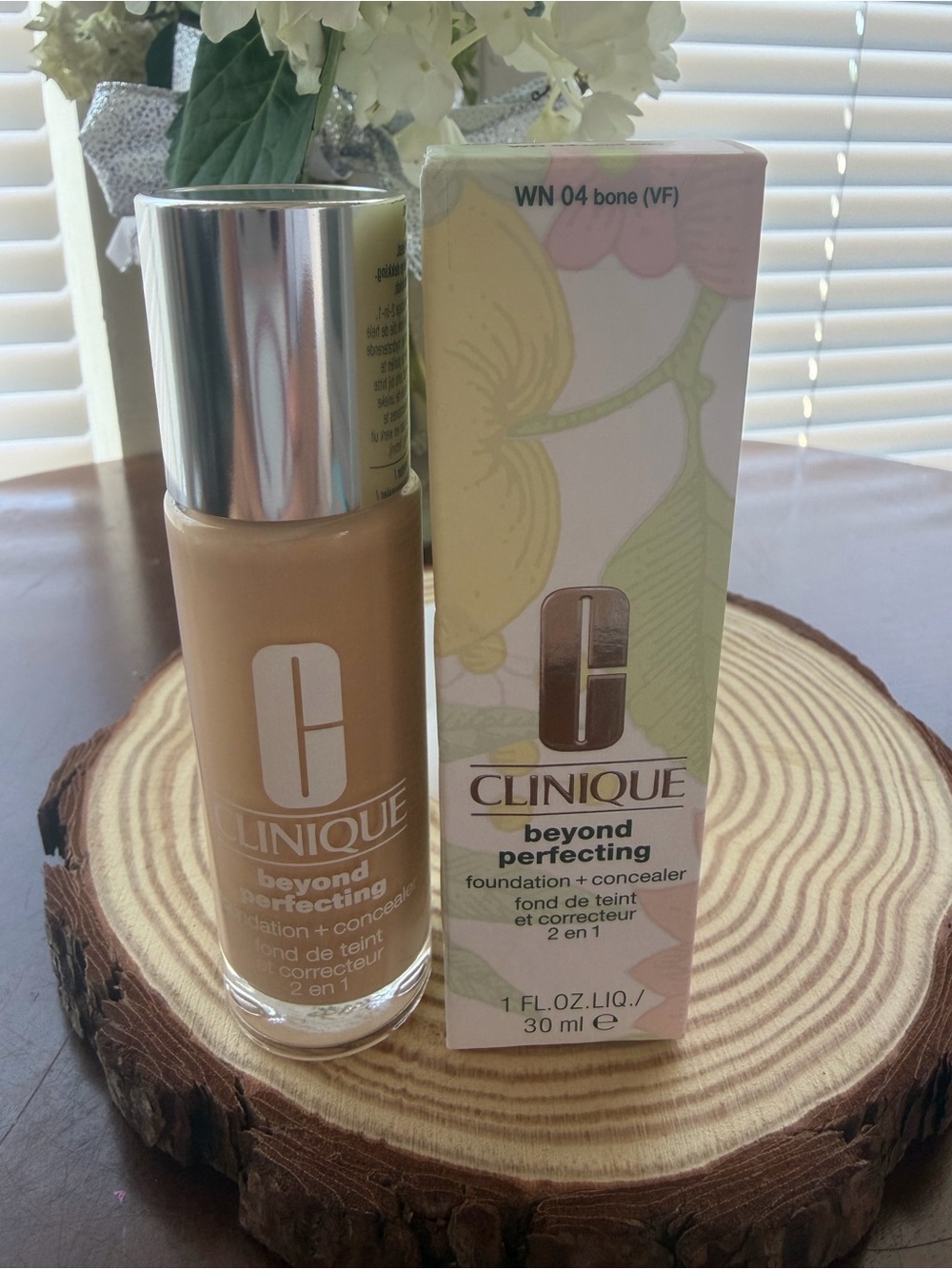 Clinique Beyond Perfecting Foundation + Concealer - Warm Beige (Bone WN 04)